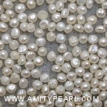6447 button pearl about 2.25-2.5mm.jpg